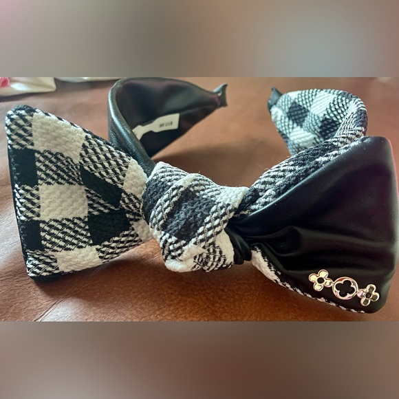 unbranded Accessories - BNWT!Fashion headband,black faux leather,offwhite check tweed small gold clovers